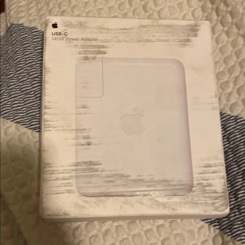Apple 140W USB-C Charger in White